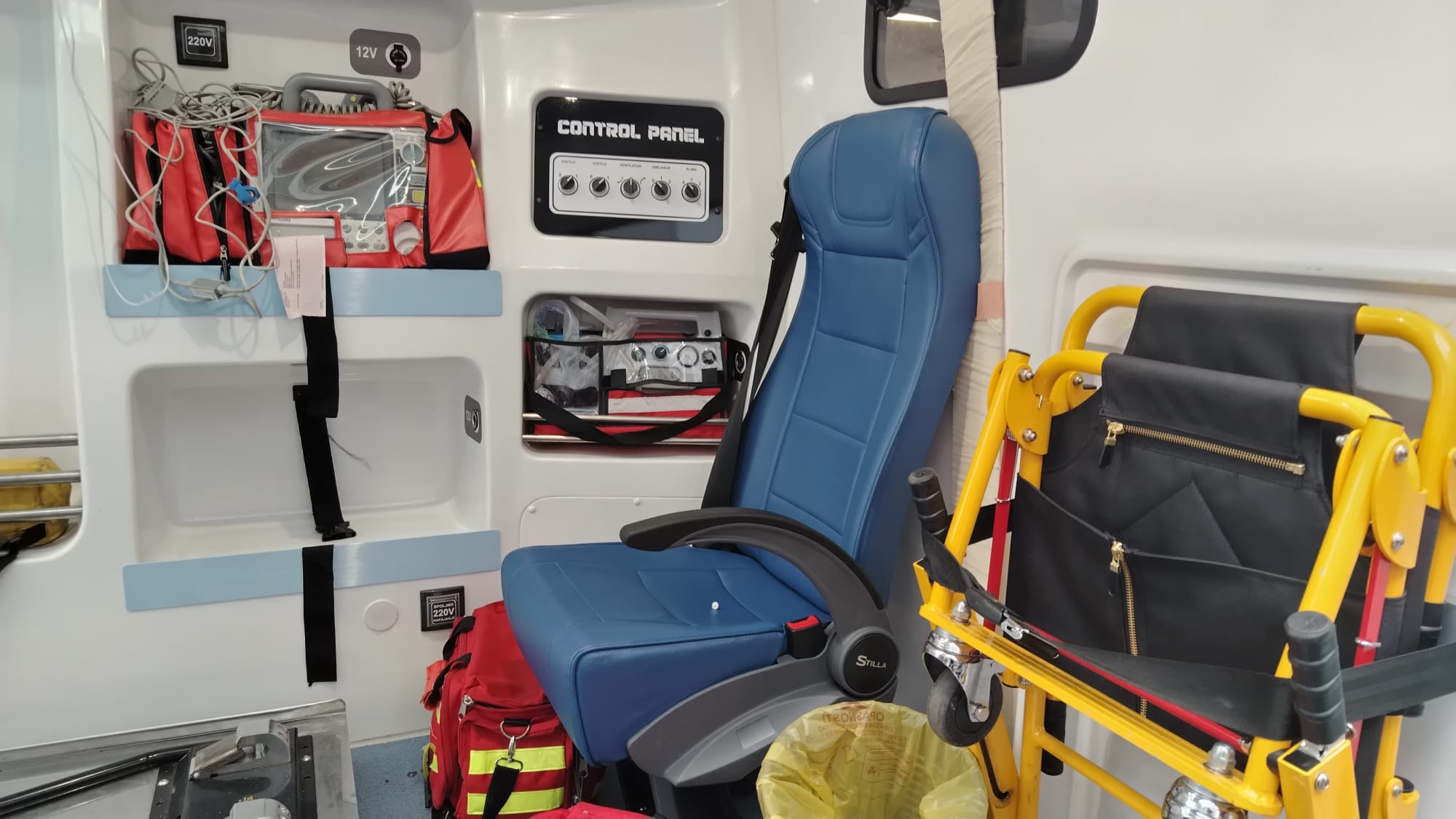 Unutrašnjost sanitetskog vozila